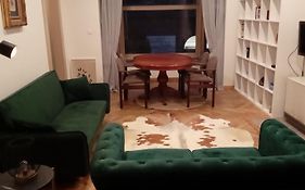 Art Deco - Two Bedroom Apartment